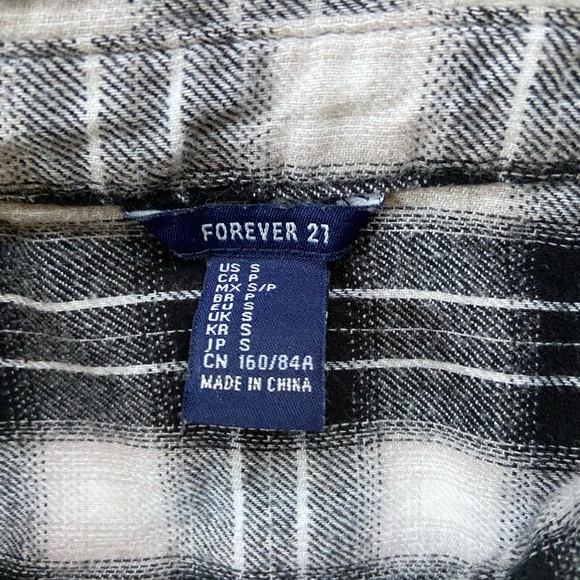 ❤️ Forever 21 Cropped Black Flannel - Picture 2 of 2